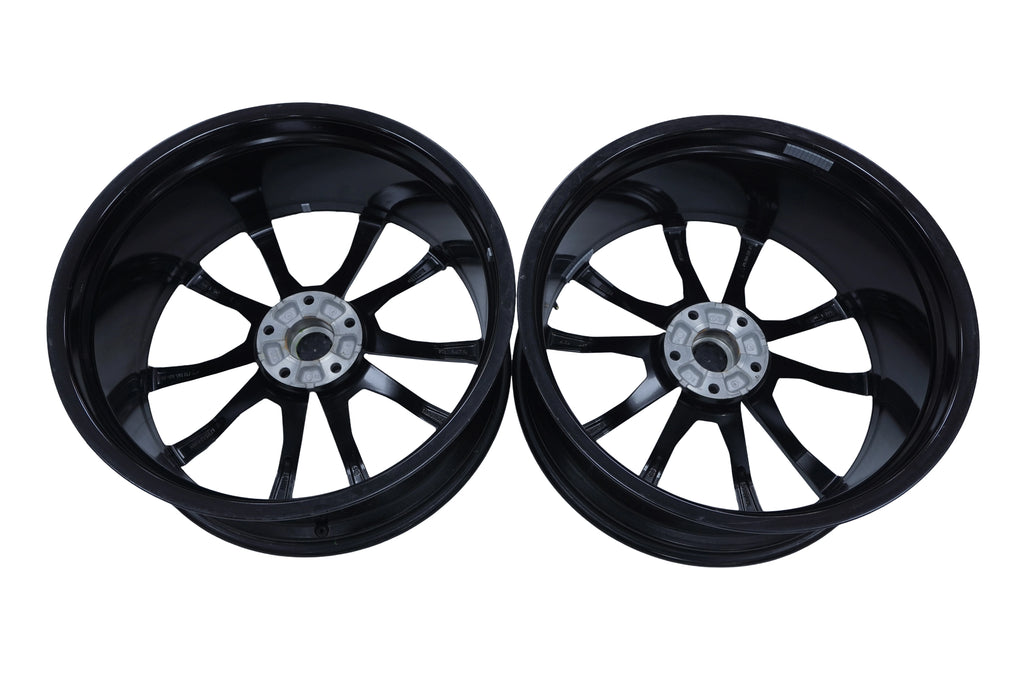 Lamborghini Urus 23" Wheels Rims Pirelli Tyres Green Stripes with Sensors OEM 4ML601025-BA-AS / 4ML601025-BB-AT