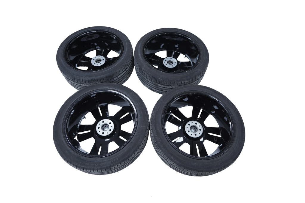 Rolls Royce Cullinan Original Tyres Set with Rims Chrome and Black Set 2025 OEM 6884710